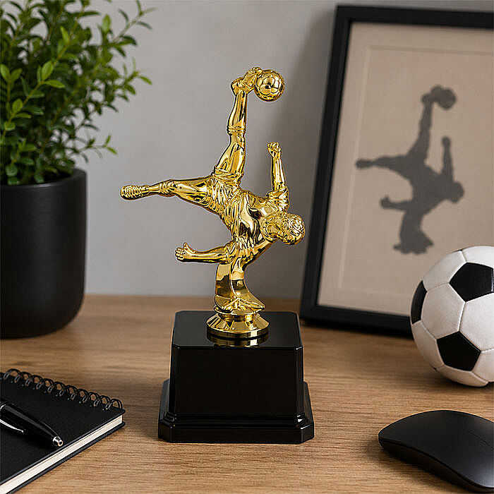 Rövaşata Futbolcu Ödül Kupası Altın - 135mm - 2